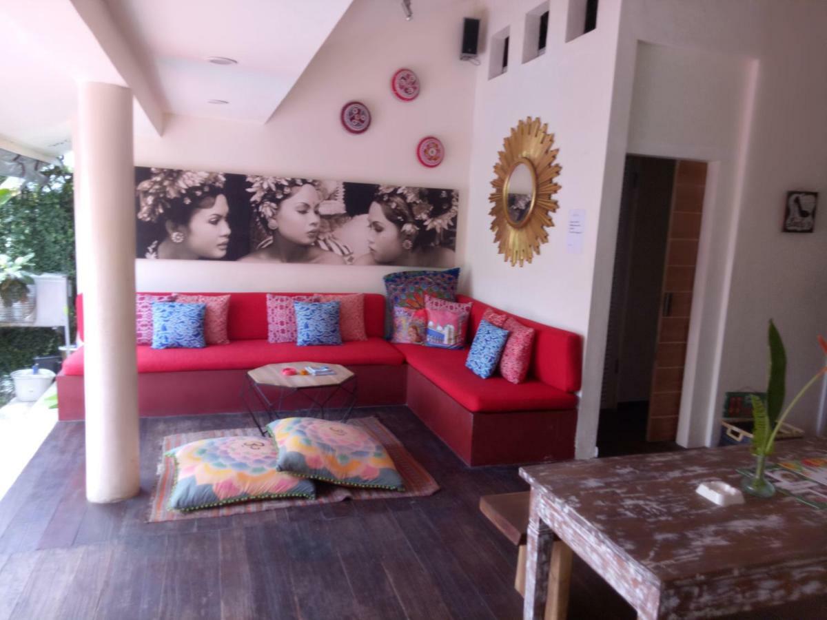 Karisa Pods Hostel Seminyak Buitenkant foto